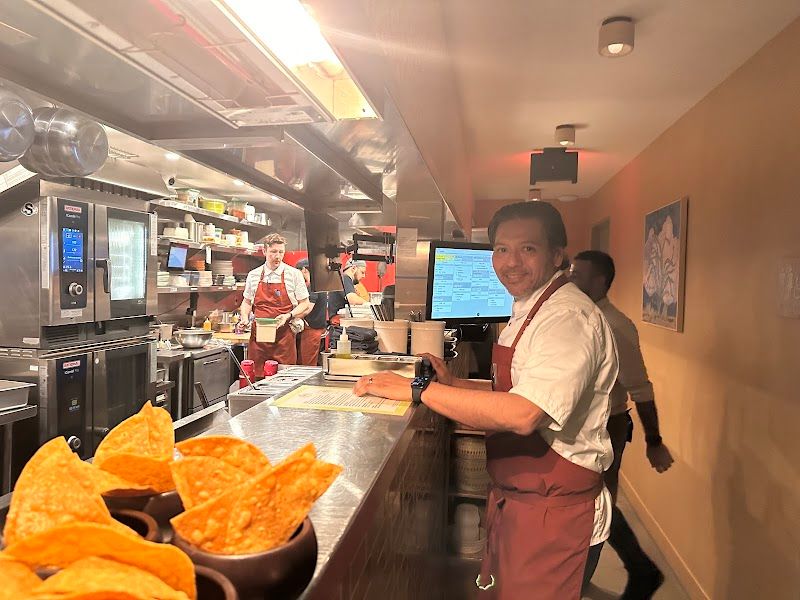 Broken Spanish Comedor