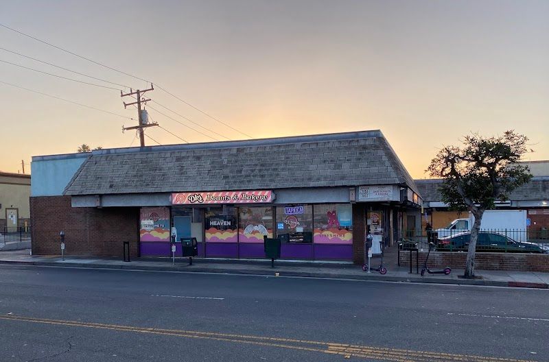 DK's Donuts & Bakery