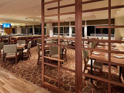 East Grand Bar & Grille