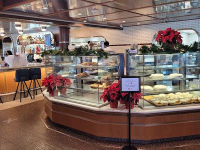 Hof's Hut Restaurant & Bakery