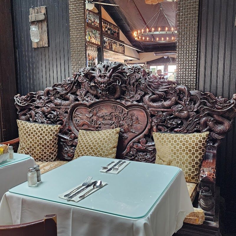 Mercedes Bar & Grille