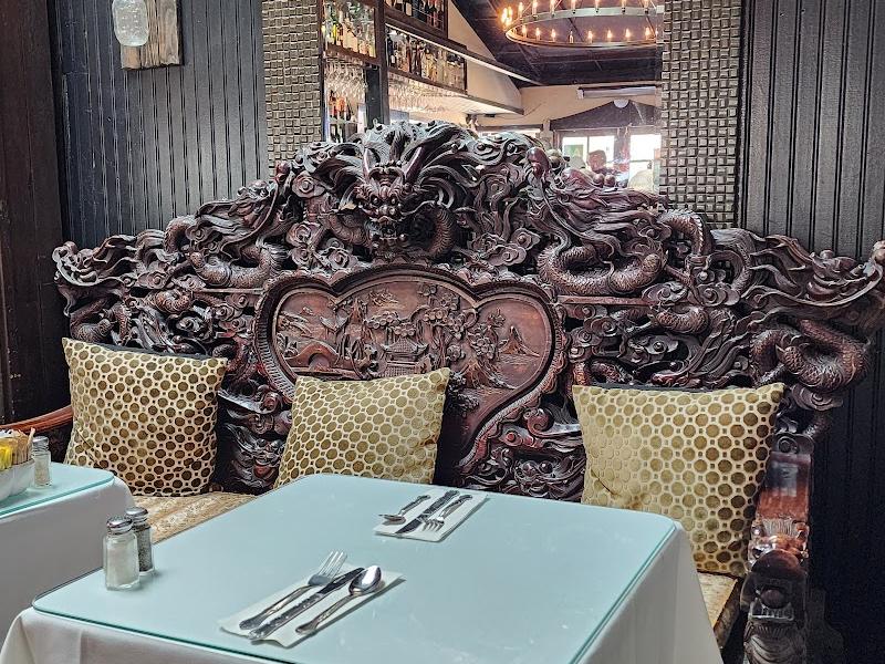 Mercedes Bar & Grille