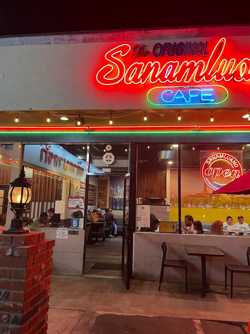 Sanamluang Cafe Hollywood