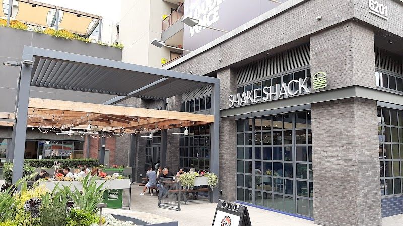 Shake Shack 6201 Hollywood - Hollywood & Gower