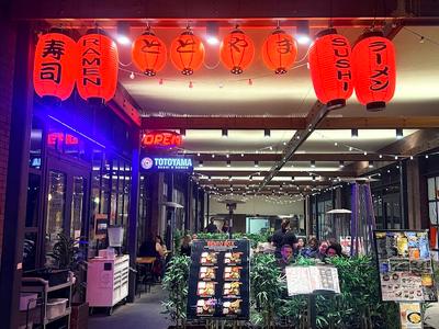 Totoyama Sushi & Ramen Hollywood