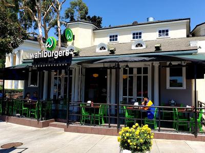Wahlburgers